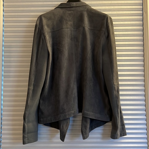 BB DAKOTA Wade Drape Front Faux Suede Gray Jacket, Size M, excellent condition. - Picture 3 of 9